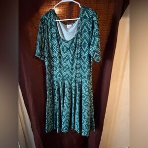 LuLaRoe Green Geometric Nicole Dress